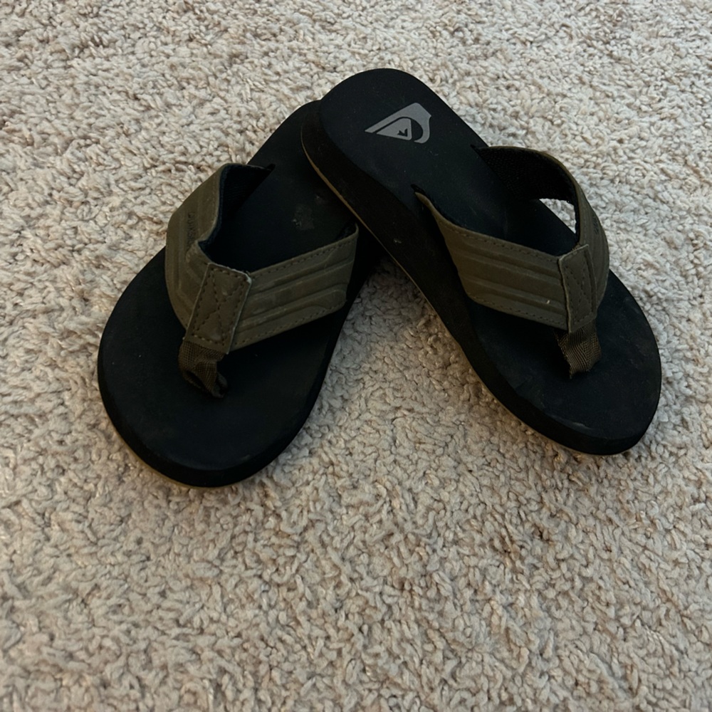 Quicksilver flip flops